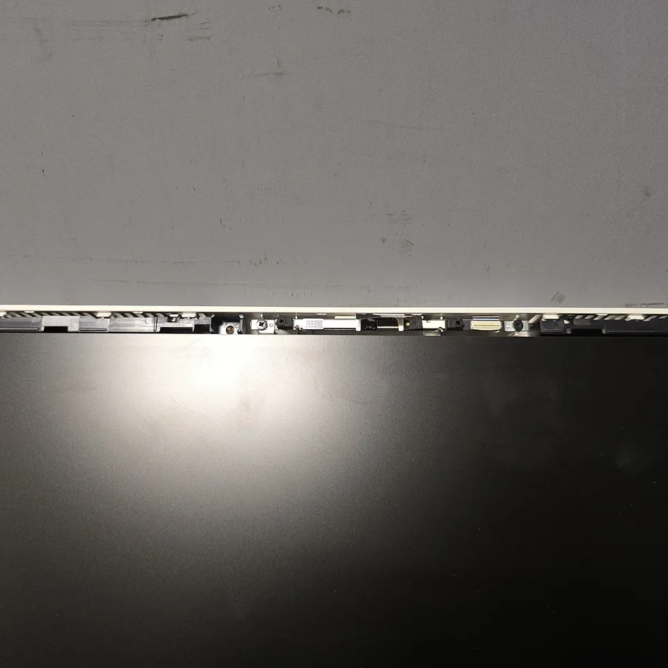 BOXED HP 21.45 INCH MONITOR IN WHITE