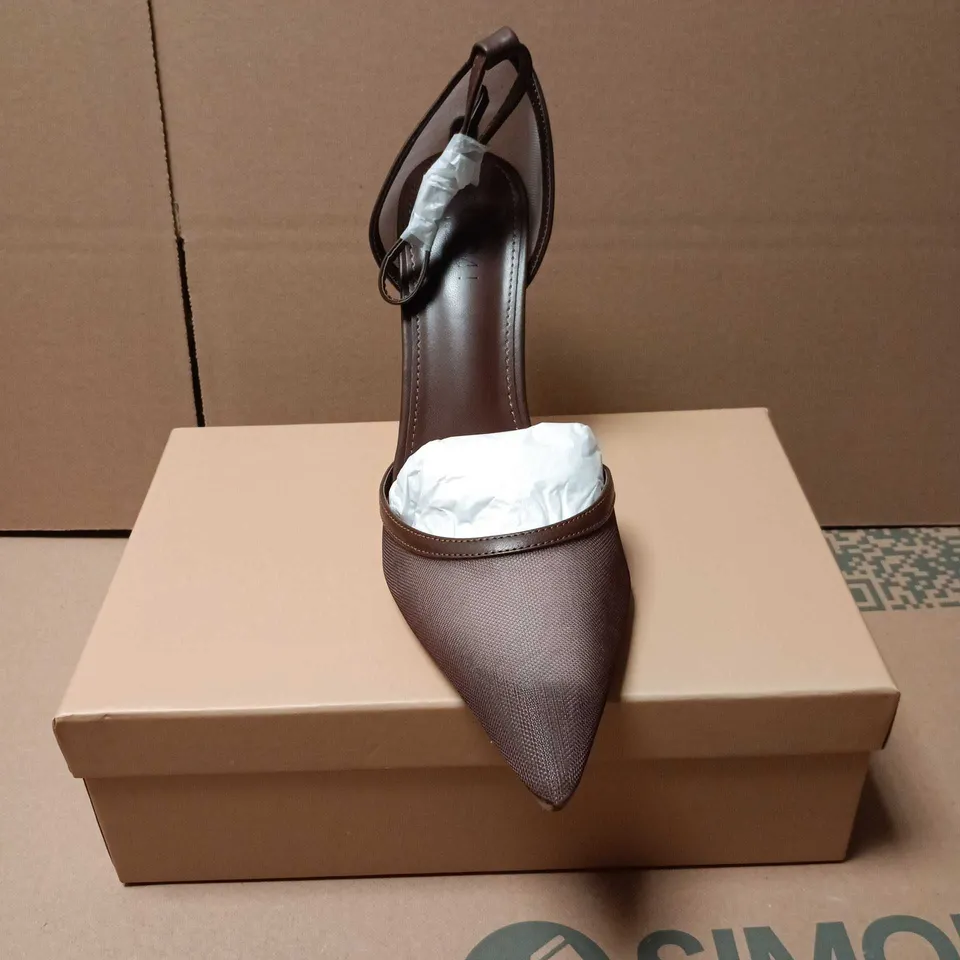 BOXED PAIR OF SIMMI MANDISA BROWN MESH COURT HEEL SHOES - 8