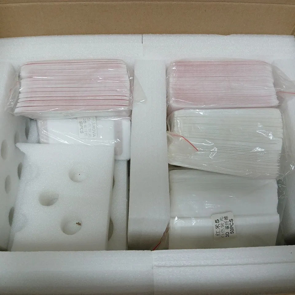 APPROXIMATELY 200 ASSORTED SMARTPHONE REPLACEMENT SCREENS 