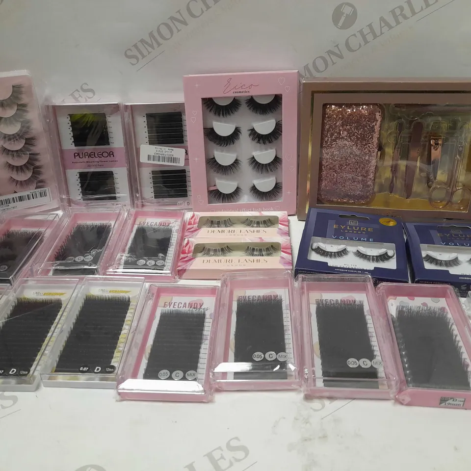LOT OF APPROX 20 ASSORTED BEAUTY PRODUCTS TO INCLUDE VARIOUS CASES OF LASHES, MANICURE SET, FALSE NAILS, ETC