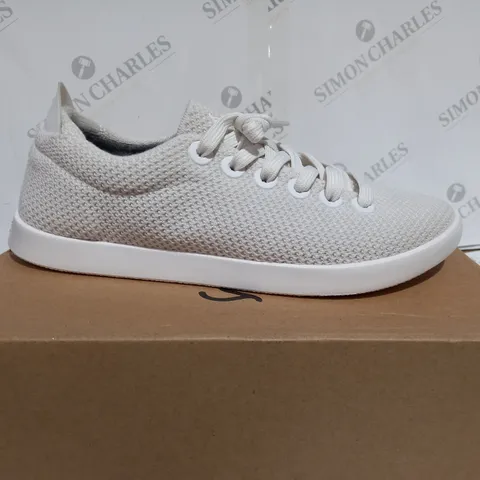 BOXED ALLBIRDS KAIKOURA WHITE SIZE - UK 7
