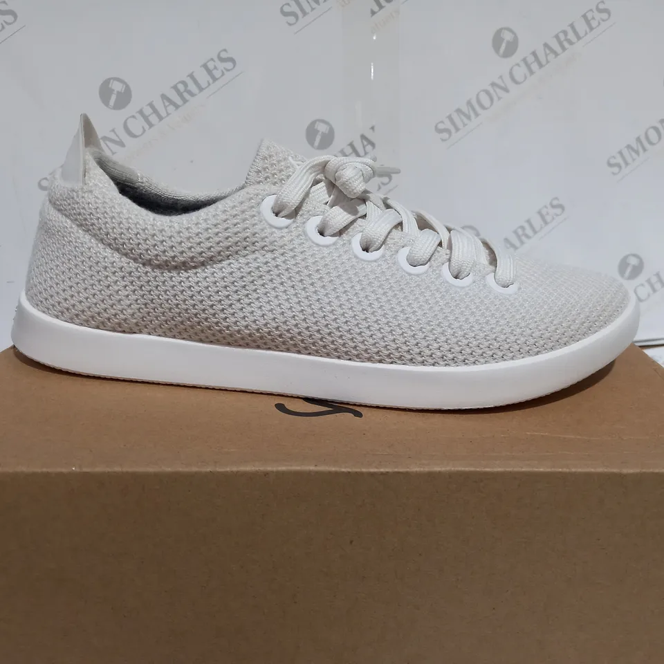 BOXED ALLBIRDS KAIKOURA WHITE SIZE - UK 7