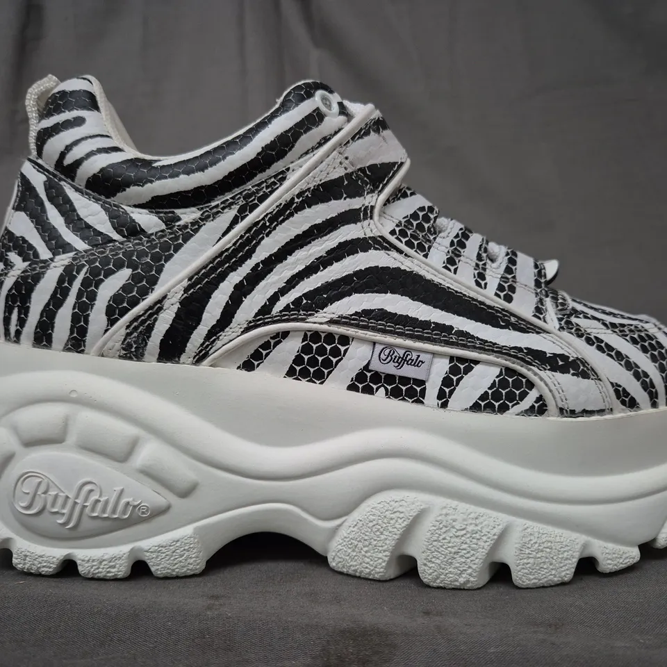 BRAND NEW BOXED PAIR OF BUFFALO LONDON CHUNKY PLATFORM SHOES IN BLACK/WHITE ZEBRA STRIPE PATTERN UK SIZE 5.5
