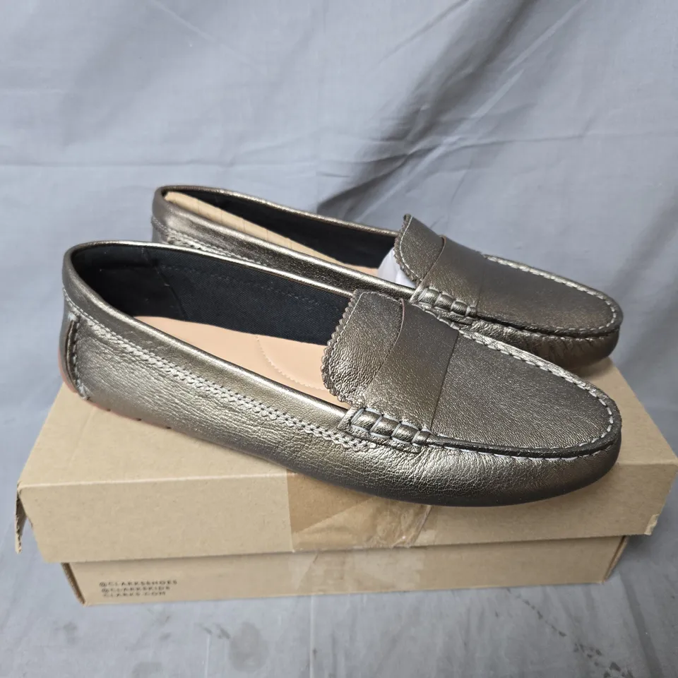 BOXED CLARKS C MOCC SHOES IN STONE - SIZE 6