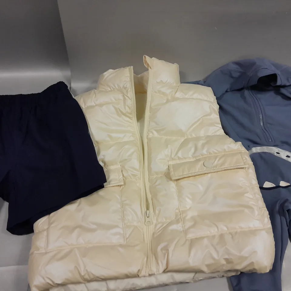 APPROXIMATELY 20 ASSORTED CHILDRENS CLOTHING PRODUCTS IN AGES RANGING FROM 0-5YRS