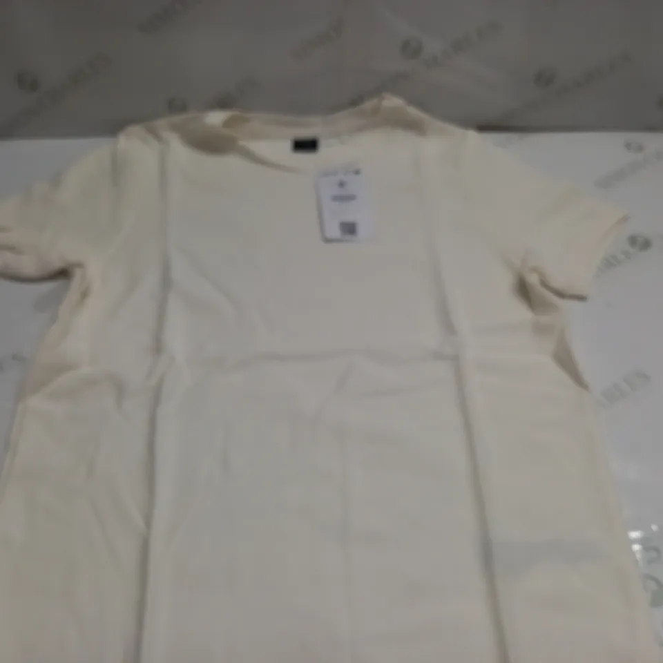 BERSHKA WHITE TEXTURED CREW T-SHIRT - M