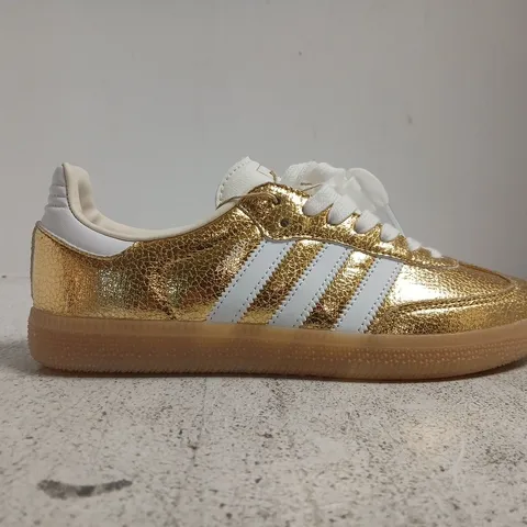 PAIR OF ADIDAS SAMBA TRAINERS IN METALLIC GOLD/WHITE SIZE UK 6