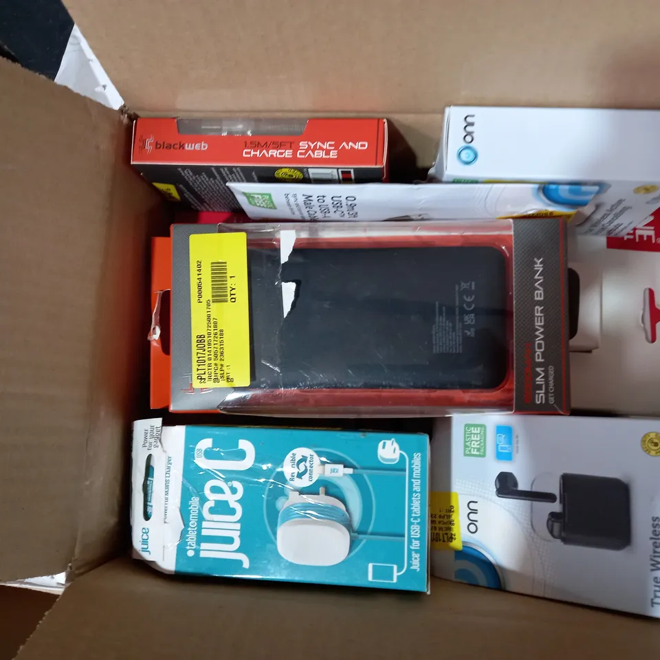 LOT OF APPROX. 10 X ITEMS TO INCLUDE BLACKWEB PORTABLE CHARGER POWER BANK, MIXX RX1 WIRELESS HEADPHONES, ONN PORTABLE BLUETOOTH SPEAKER, ETC.