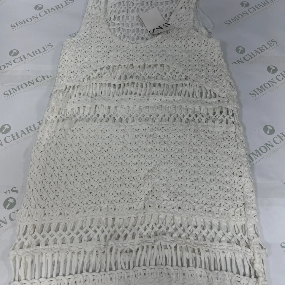 ZARA WOVEN SUMMER OVERDRESS IN WHITE SIZE MEDIUM 