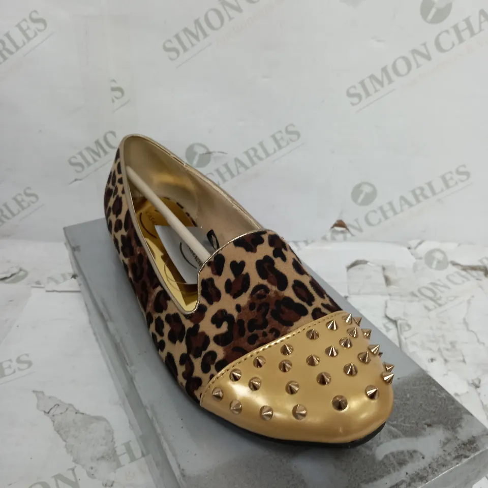 BOXED CASANDRA LEOPARD PRINT GOLD TOE SHOES - SIZE 6