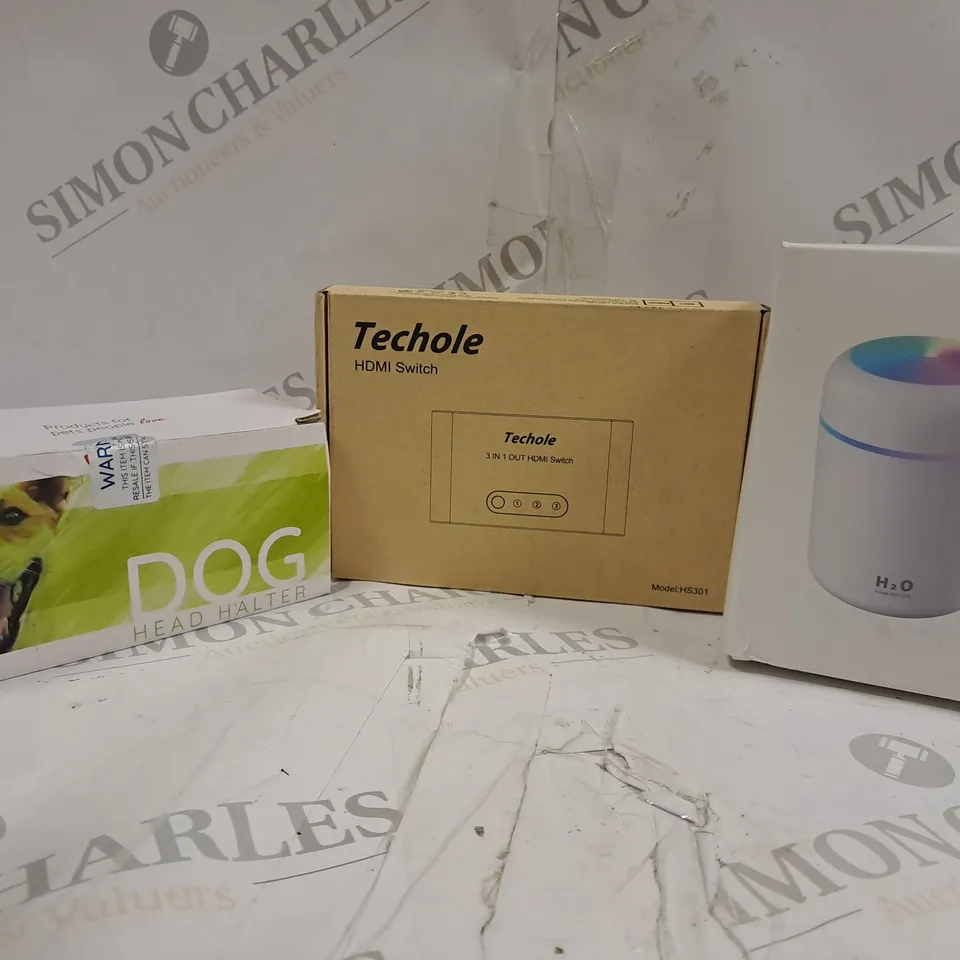 BOX OF APPROXIMATELY 5 ASSORTED HOUSEHOLD ITEMS TO INCLUDE USB COLOURFUL HUMIDIFIER, HDMI SWITCH, DOG HEAD HALTER, ETC
