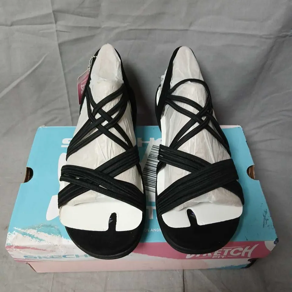 SKECHERS STRETCH FIT WOMEN'S SANDALS - BLACK & WHITE STRAPPY, UK 6 (EU 39, US 9)