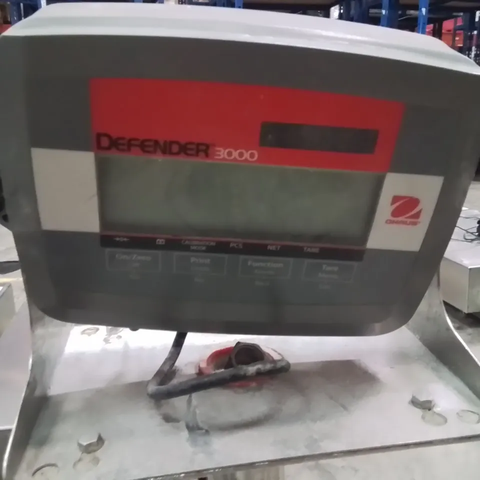 COMMERCIAL FLOOR SCALE WITH DEFENDER 3000 DISPLAY