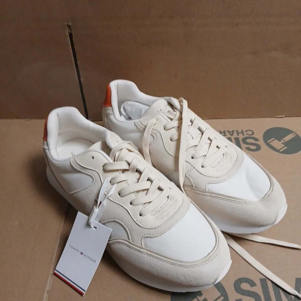 PAIR OF TOMMY HILFIGER THE EASY RUNNER TRAINERS – WOMEN’S, UK 7.5