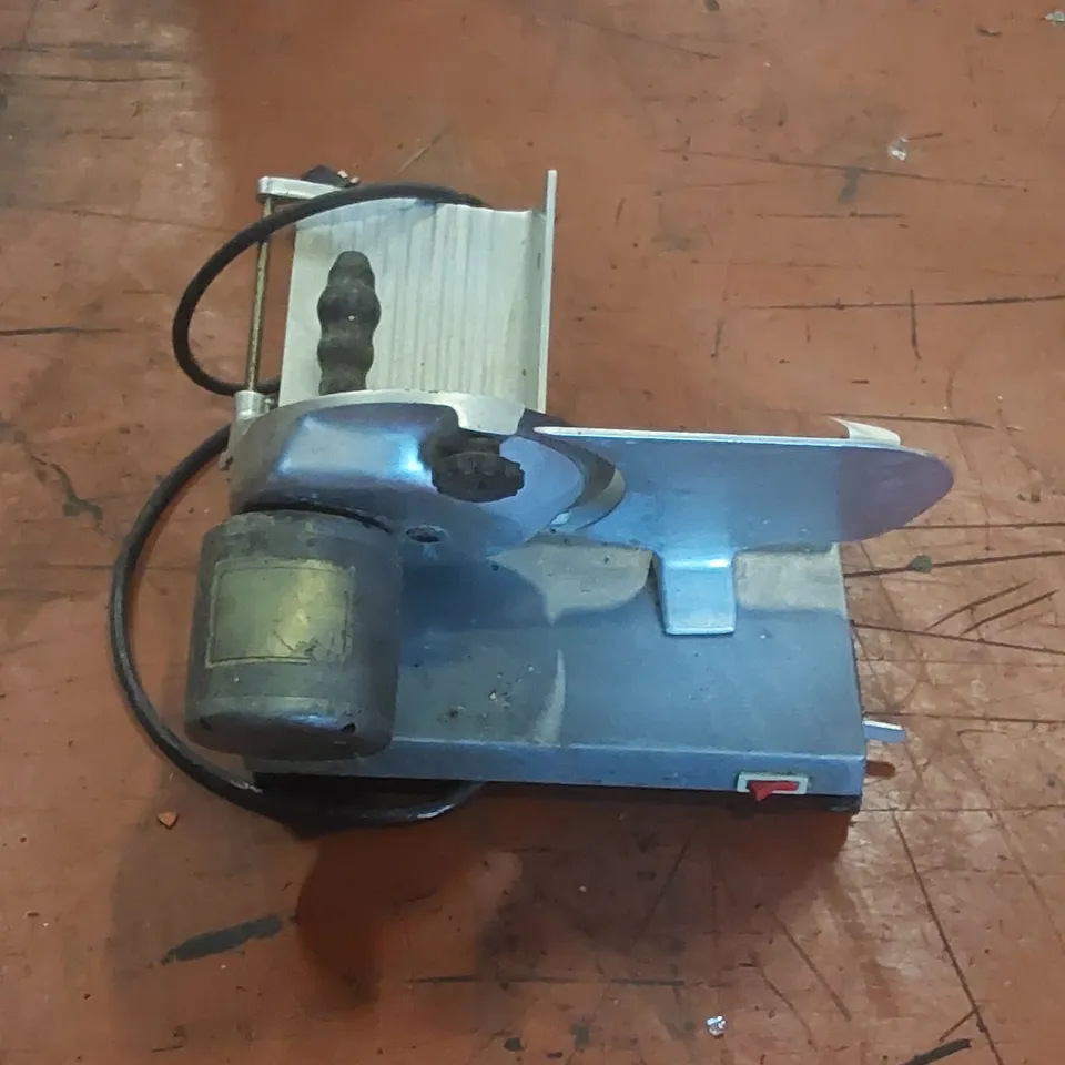 COMMERCIAL MEAT SLICER