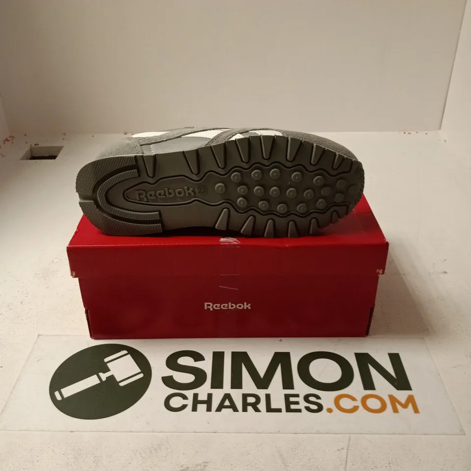 BOXED PAIR OF REEBOK CL NYLON KIDS RUNNING SHOES IN GREY - UK 5