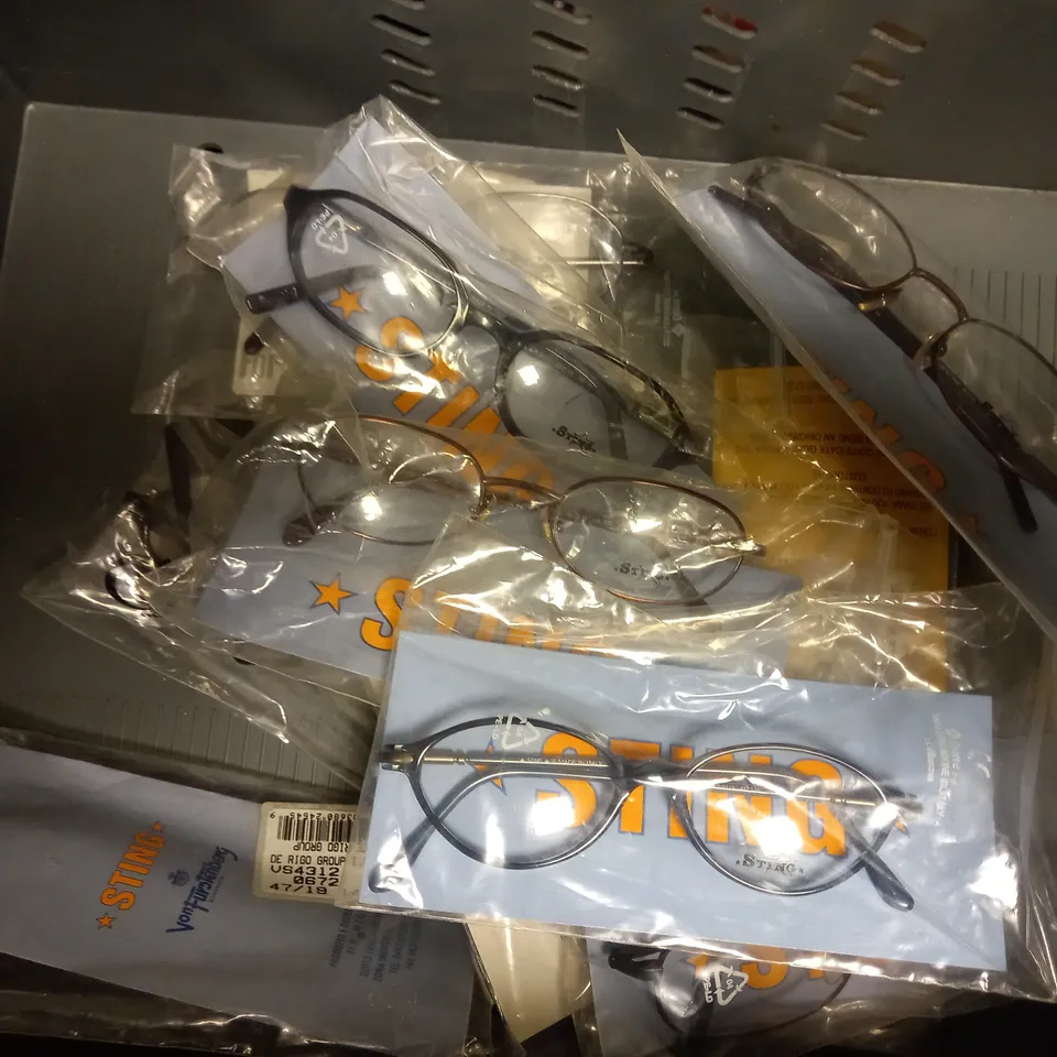 APPROXIMATELY 10 ASSORTED DE RIGO STING GLASSES TO INCLUDE MODELS 4320, 6199, 6161M, 4402 ETC. 