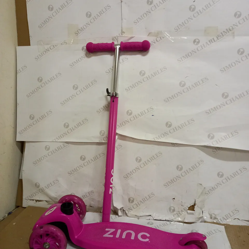 ZINC 3 WHEELED LIGHT UP STAR SCOOTER  RRP £39.99