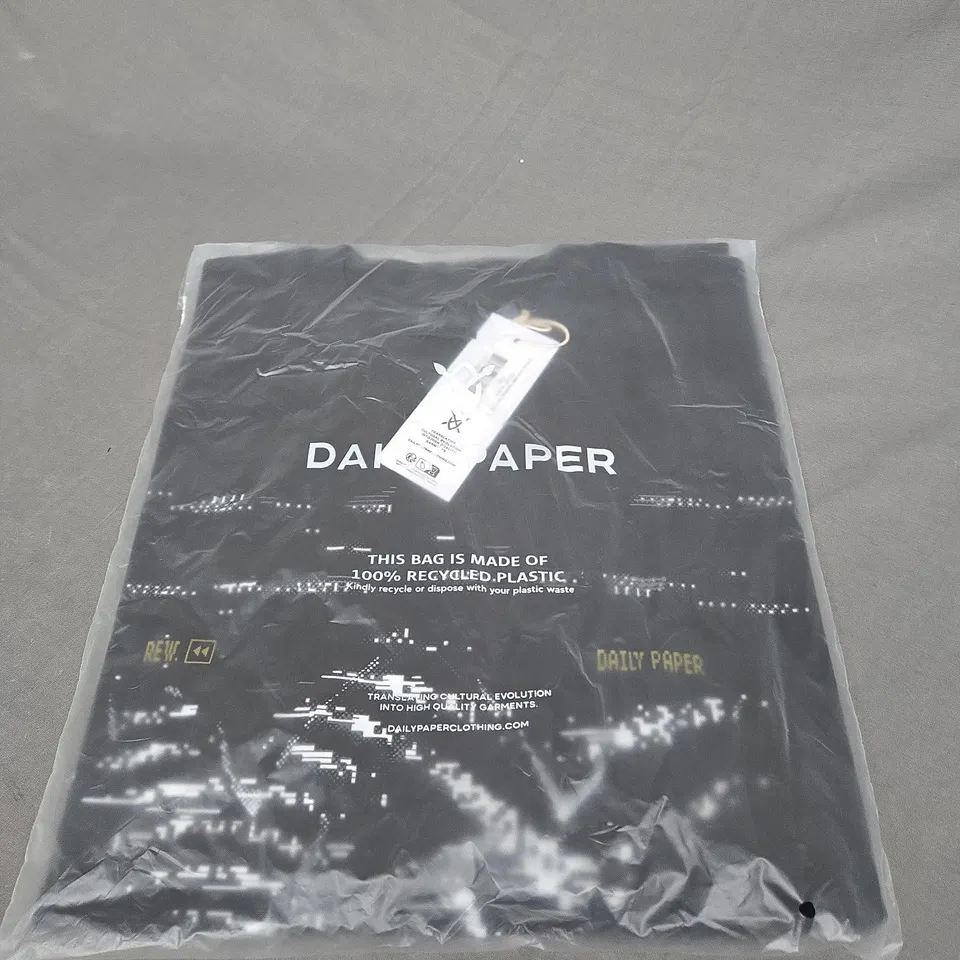 BAGGED DAILY PAPER REWIND SS T-SHIRT SIZE L