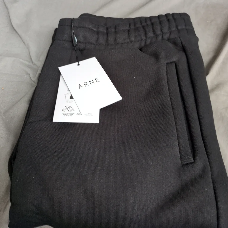 ARNE RELAXED FIT JOGGER IN BLACK – SIZE M
