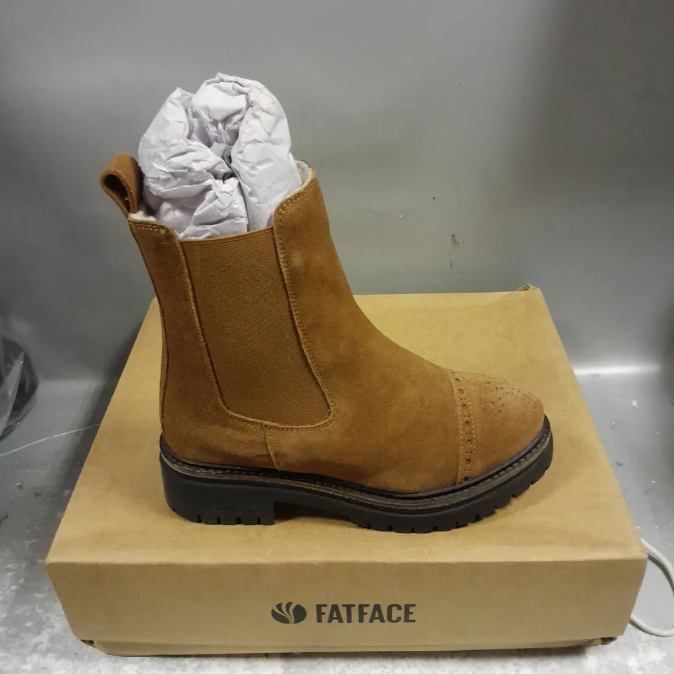 BOXED PAIR OF FATFACE ESSIE CHELSEA BOOT IN TAN SIZE UK 3