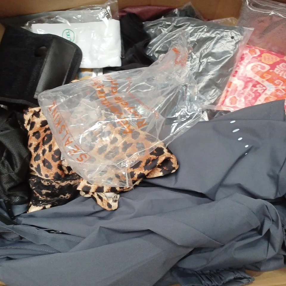 BOX OF APPROXIMATELY 20 ASSORTED CLOTHING ITEMS TO INCLUDE - SWIMMING TOP , KNEE LENGTH SOCK , TOP ETC