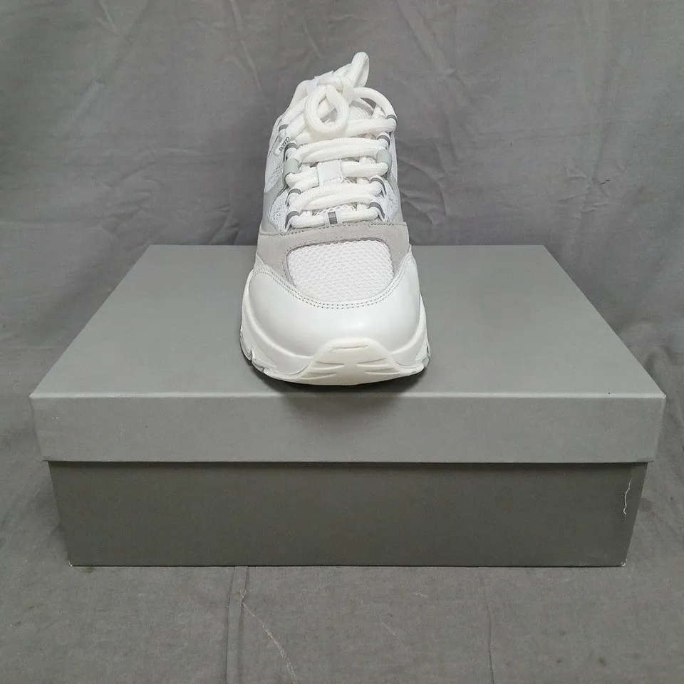 BOXED PAIR OF CLEENS AERO RUNNER TRAINERS IN GLACIER SIZE UK 13