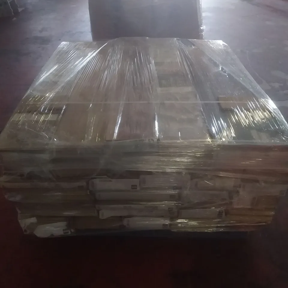 PALLET OF ASSORTED EGGER LAMINATE WOODEN FLOORING PIECES