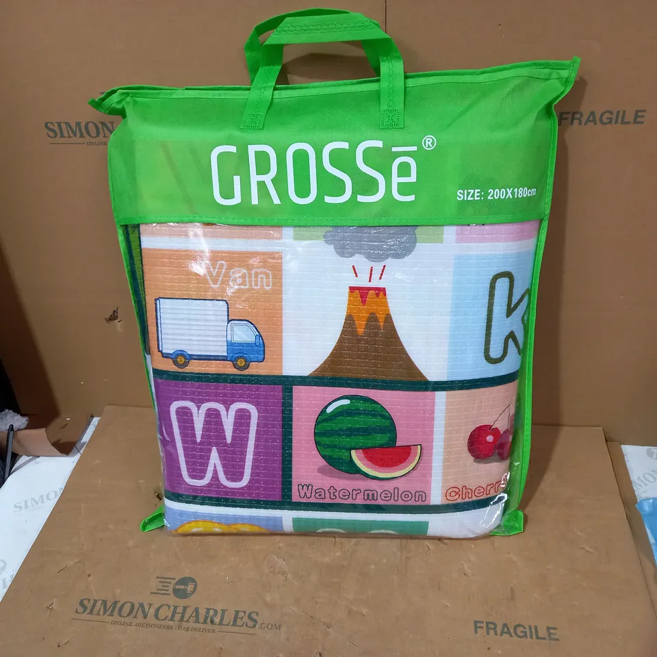 GROSSE ALPHABET MAT APPROX 200X180CM