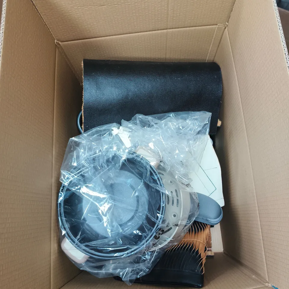 BOX OF APPROXIMATELY 15 ASSORTED ITEMS INCLUDING XMAS DOOR MAT, PURSE, SUNGLASSES IN CASE ETC