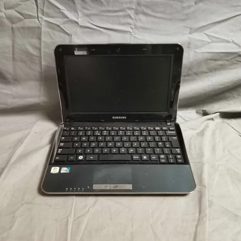 SAMSUNG NP-NF210 NOTEBOOK NETBOOK (A03UK)