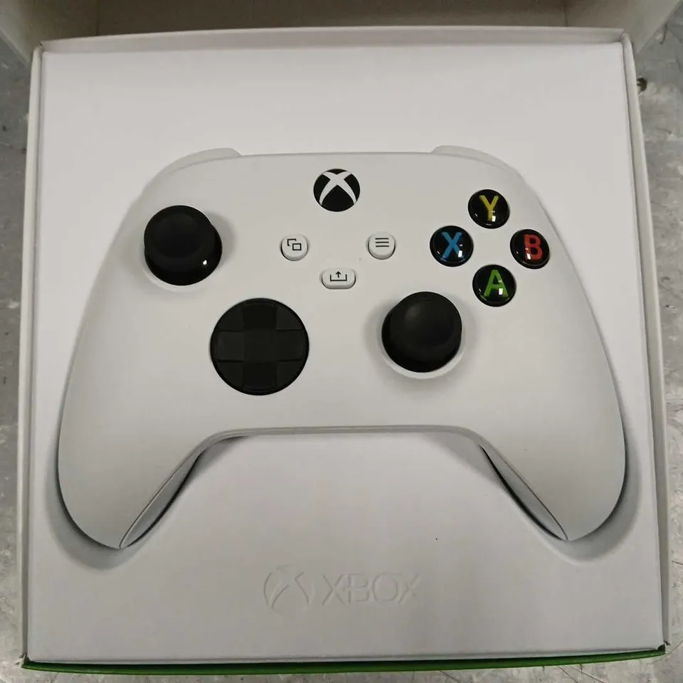 BOXED XBOX WIRELESS CONTROLLER