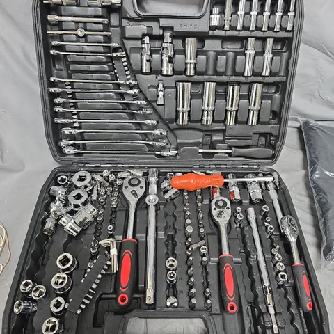 SOCKET WRENCH SET WITH SOCKETS, EXTENSIONS AND TWO RATCHETS IN CASE