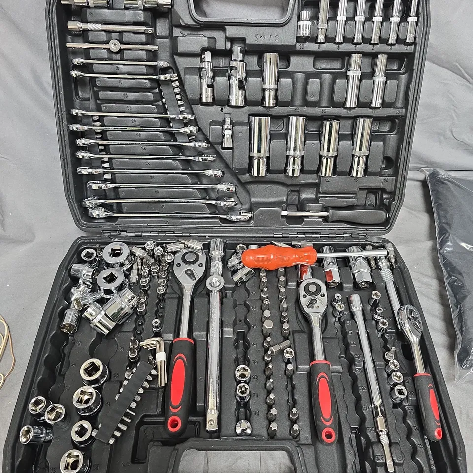 SOCKET WRENCH SET WITH SOCKETS, EXTENSIONS AND TWO RATCHETS IN CASE