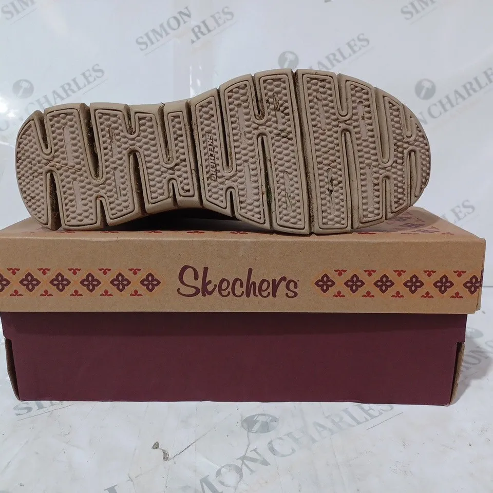 BOXED SKECHERS SYNERGY WARM TECH BOOTS, BROWN - SIZE 6.5