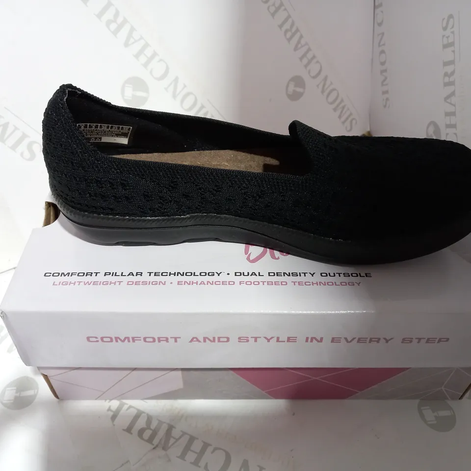 BOXED PAIR OF SKECHERS BLACK PUMPS - SIZE 3