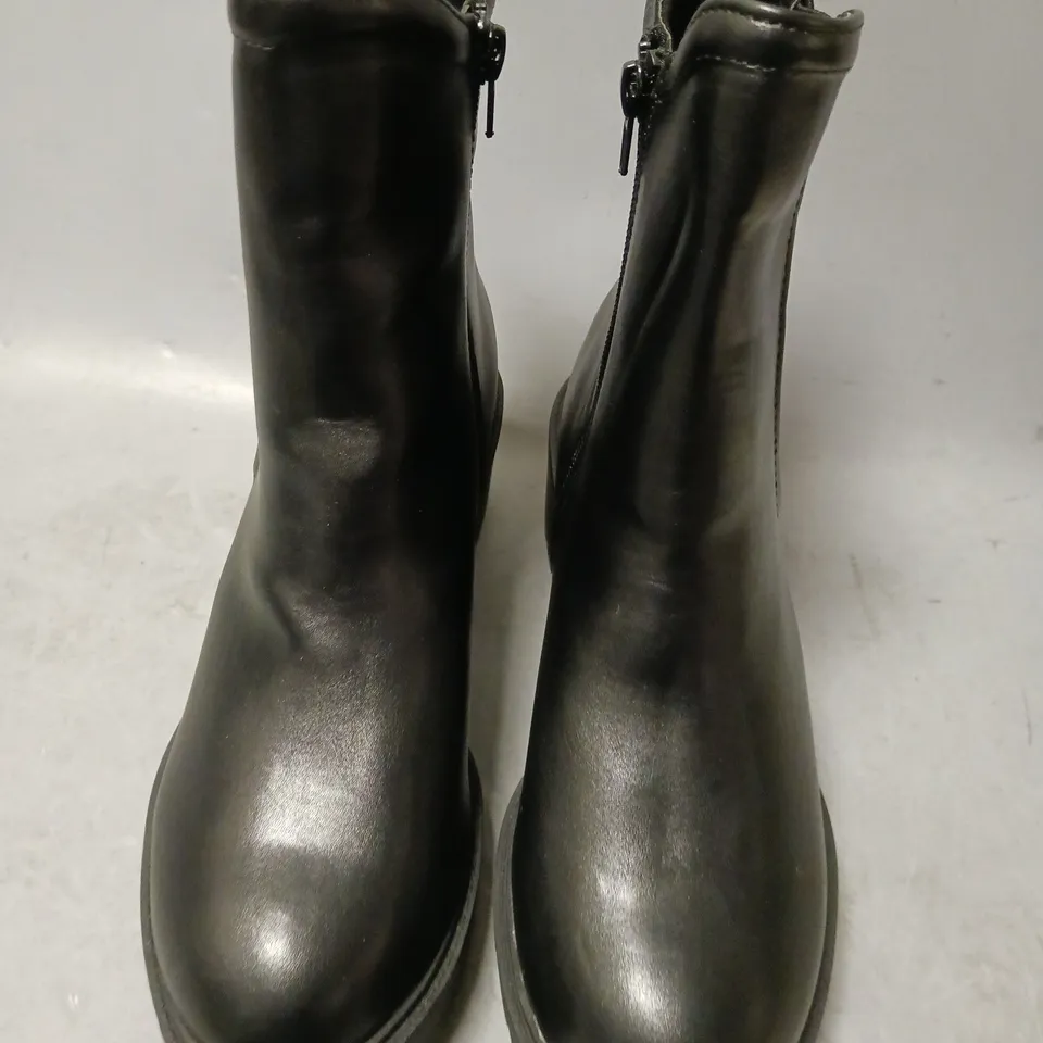 PAIR OF NEW LOOK WIDE FIT LEATHER CHELSEA BOOTS, BLACK - UK SIZE 6