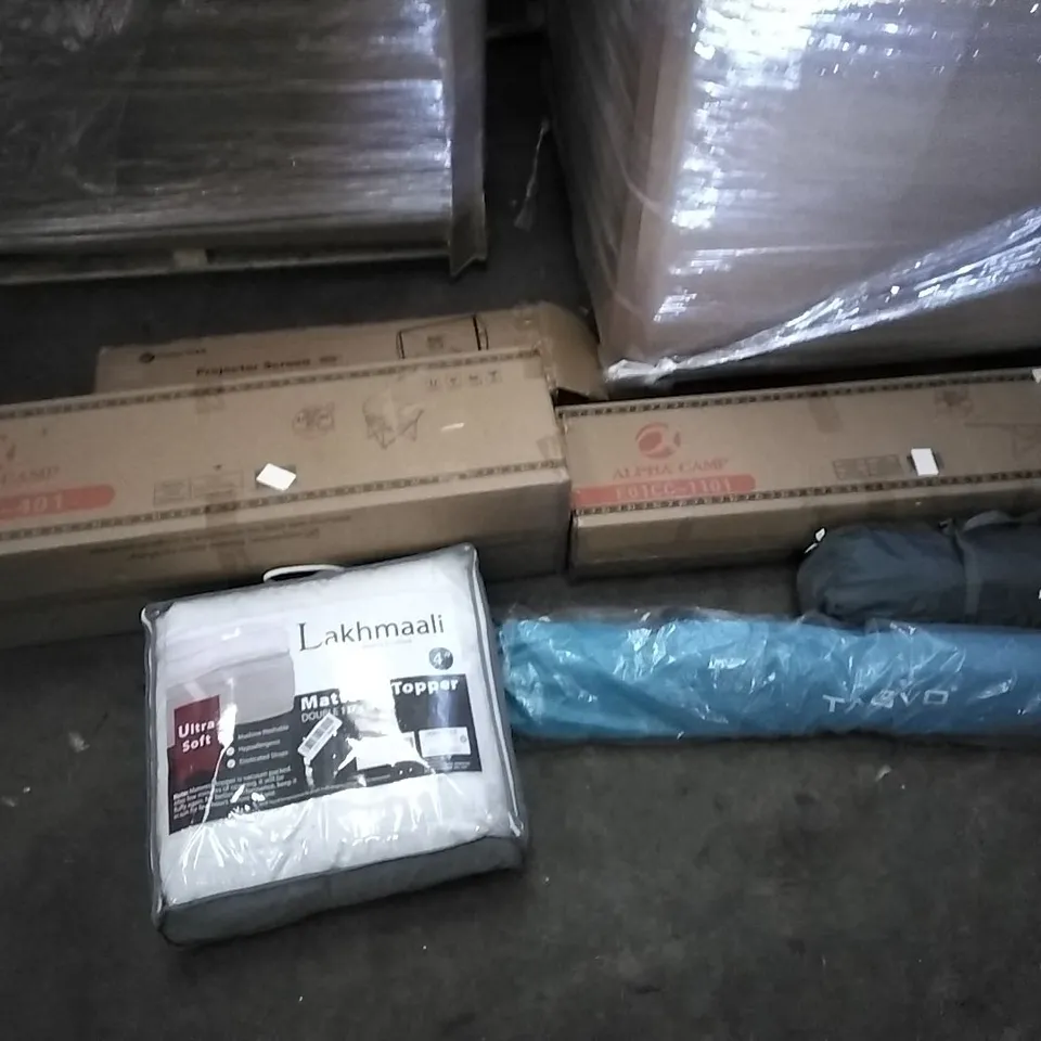 PALLET OF ASSORTED ITEMS INCLUDING ALPHA CAMP FOLDOUT CAMPING CHAIR, ALPHA CAMP FOLDOUT BED, LAKHMAALI MATTRESS TOPPER, GETCO TECH PROJECTOR SCREEN, HUI LINGYANG, AIR COOLER
