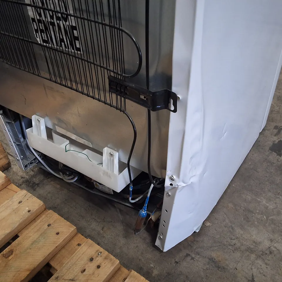 LOGIK LE55CW22 60/40 FRIDGE FREEZER - WHITE