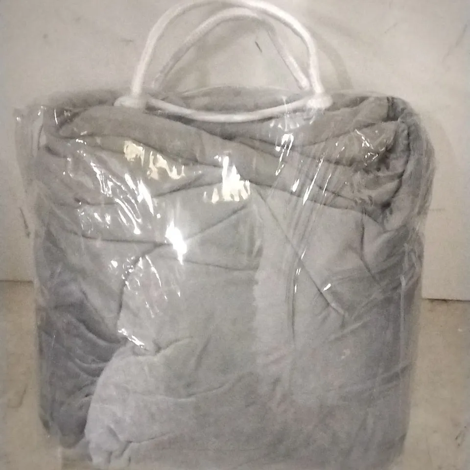 (FAULT) SUPER POLAR GREY FLEECE 160 X 120 CM BLANKET (GREY)