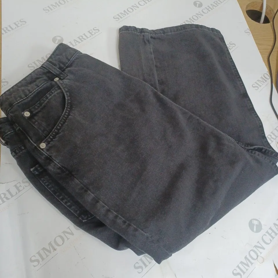 BLACK DENIM JEANS SIZE 16