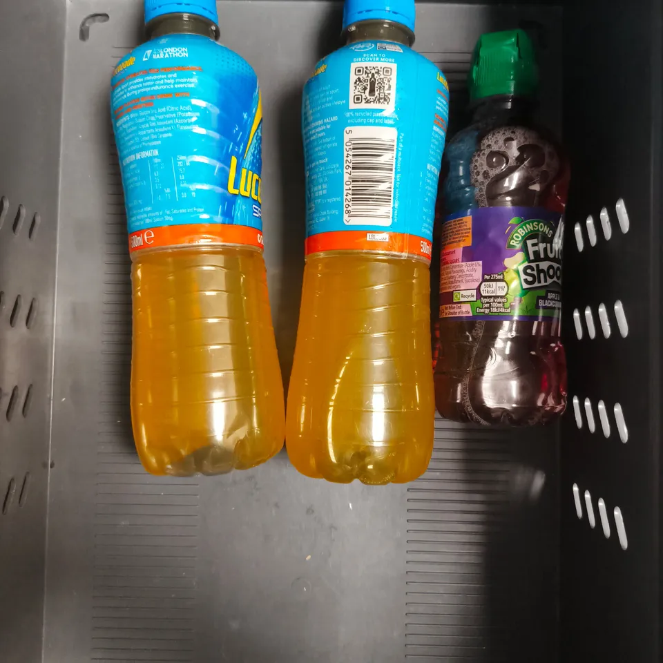 APPROXIMATELY 10 ASSORTED FOOD/DRINK PRODUCTS TO INCLUDE DINO'S BIG DOGS, TERRY'S CHOCOLATE ORANGE, PARSLEY ETC