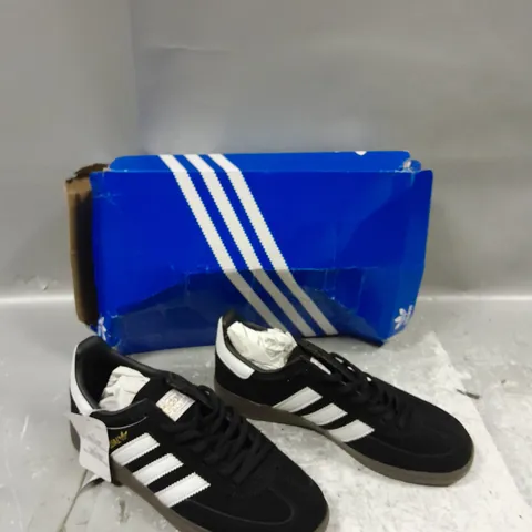 BOXED PAIR OF ADIDAS GAZELLE INDOOR BLACK / WHITE UK 5