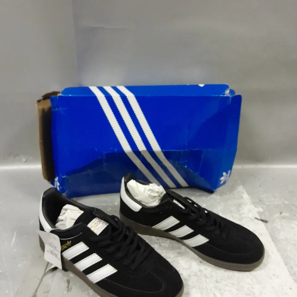 BOXED PAIR OF ADIDAS GAZELLE INDOOR BLACK / WHITE UK 5