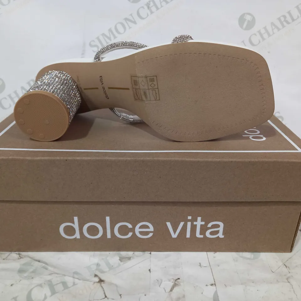 BOXED PAIR OF DOLCE VITA CRYSTAL RHINESTONE BLOCK HEEL OPEN TOE SANDALS IN WHITE SIZE 7