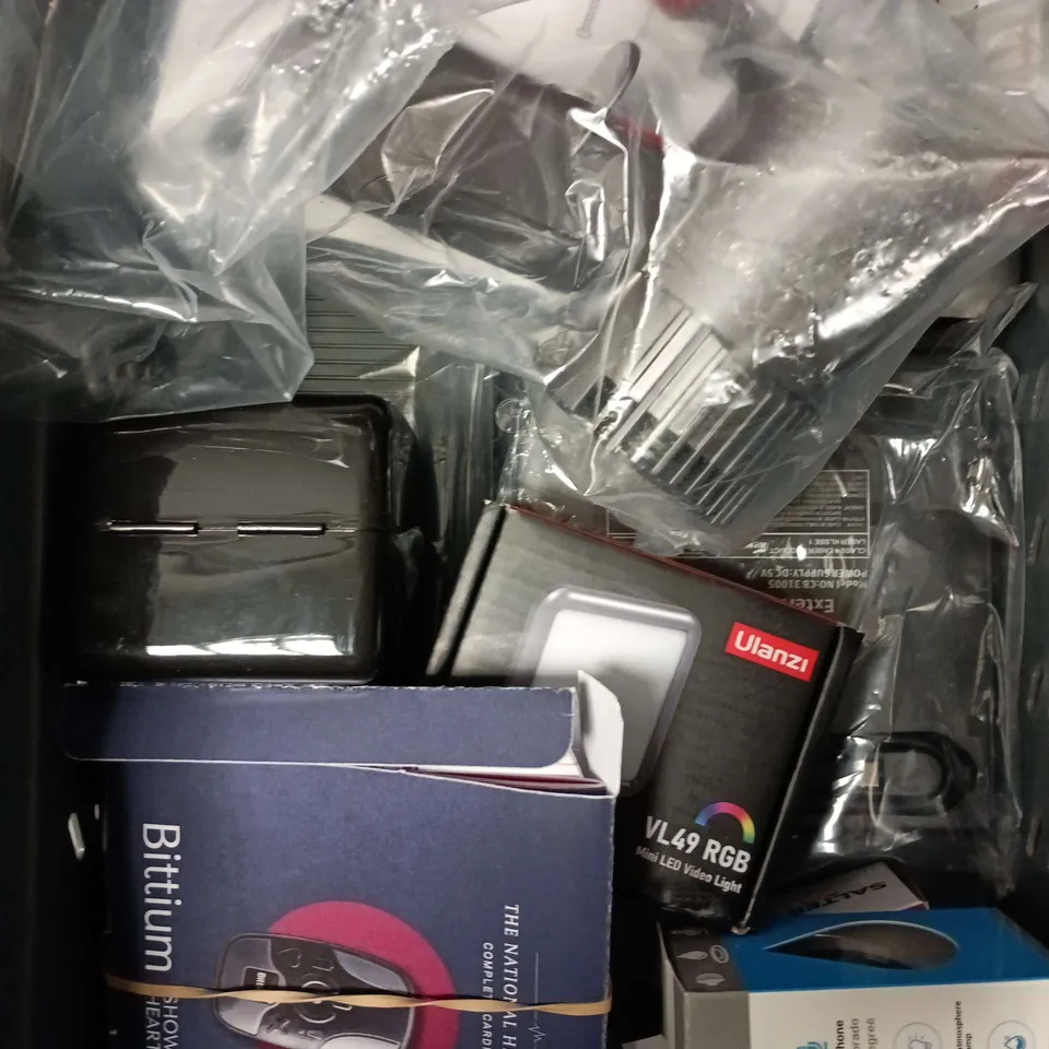 APPROXIMATELY 10 ASSORTED ELECTRICAL PRODUCTS TO INCLUDE WIRELESS SPEAKER, HAND WARMERS, POWER ADAPTER ETC 