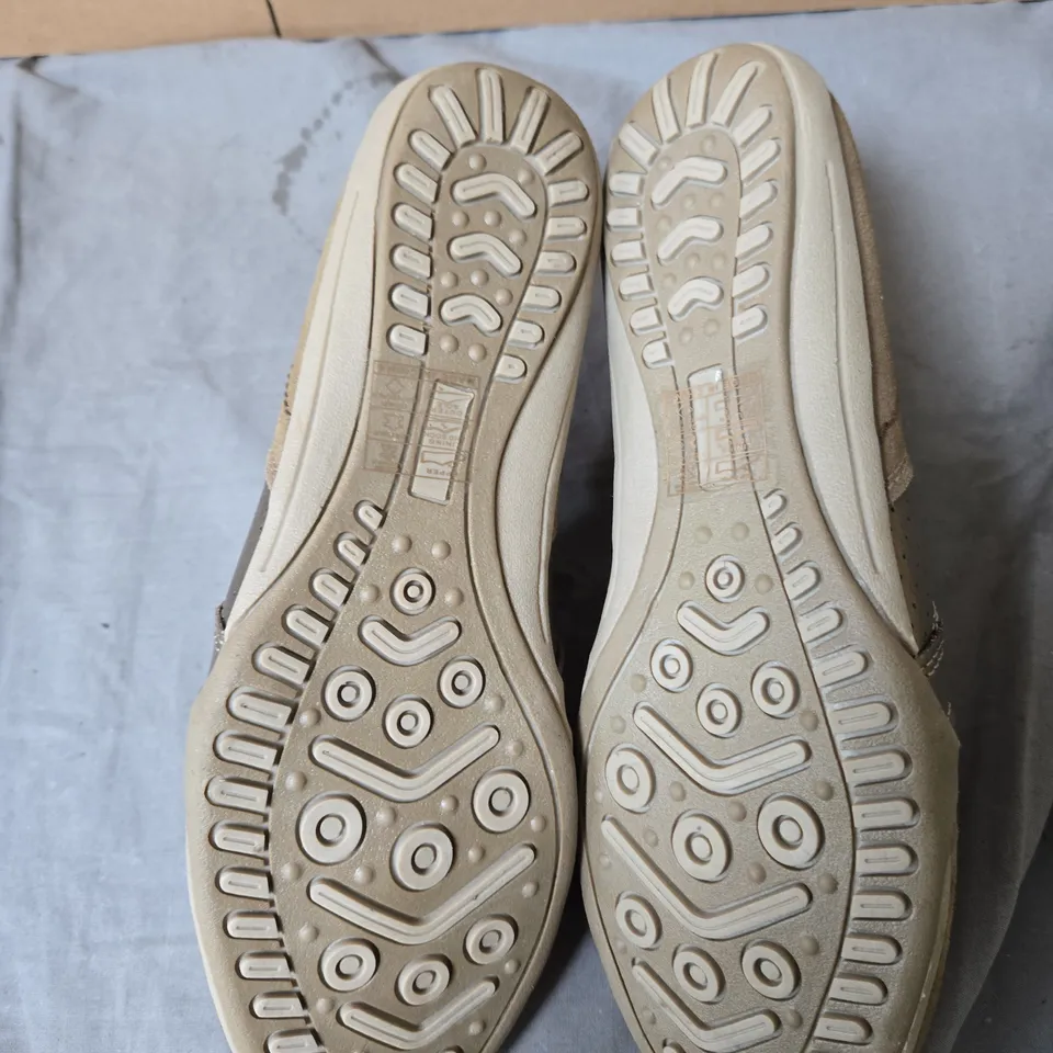 TAN LEATHER SLIP-ON LOAFERS, EU 40 (UK 6) – WOMEN'S