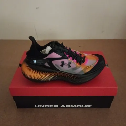 BOXED PAIR OF UNDER ARMOUR ECHO TRAINERS IN BLACK MULTI - UK 3.5