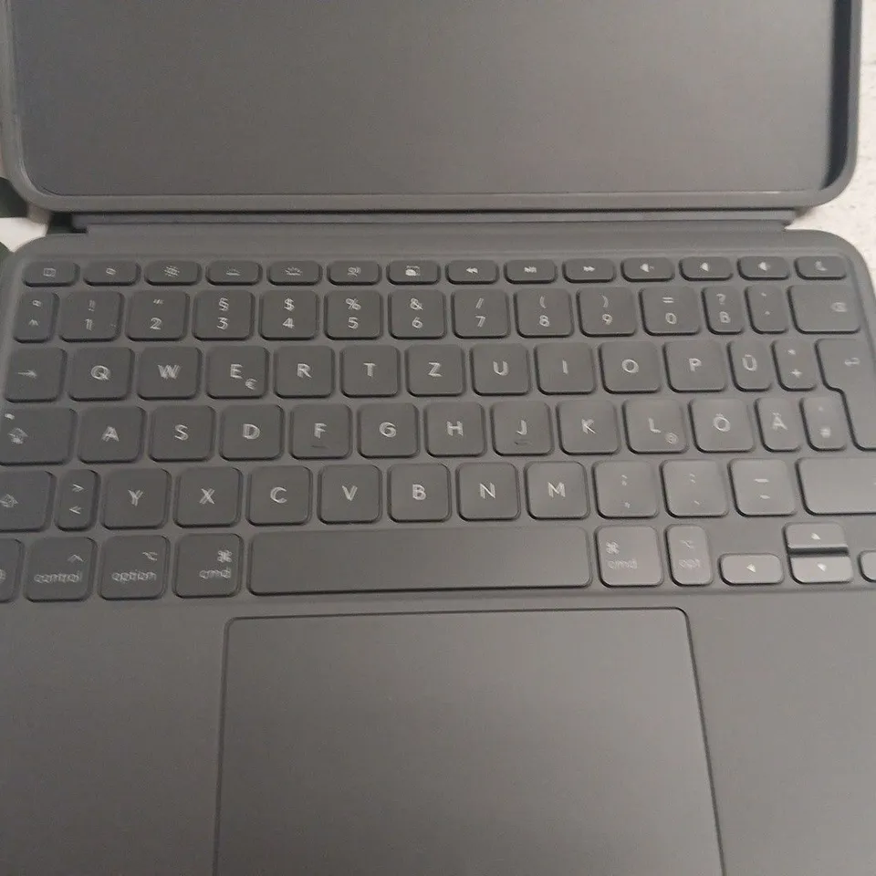 LOGITECH COMBO TOUCH KEYBOARD CASE FOR 11-INCH IPAD AIR – SPACE GRAY GERMAN LAYOUT