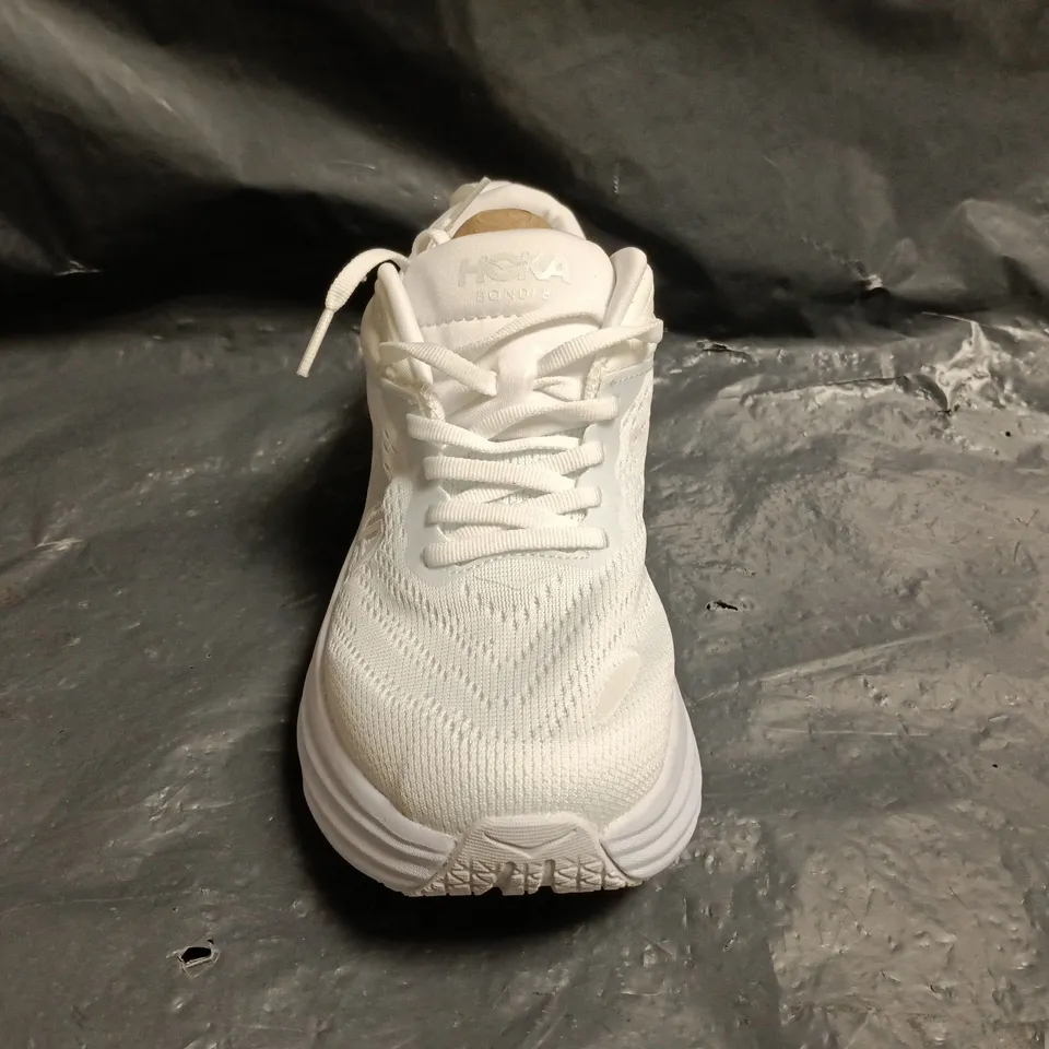 PAIR OF HOKA BONDI 8 TRAINERS IN WHITE SIZE 4.5